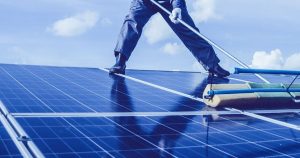 Vệ sinh pin năng lượng mặt trời