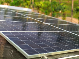 Có nên lắp đặt tấm pin năng lượng mặt trời không
