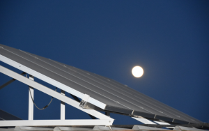 Pin năng lượng mặt trời hoạt động khi mất điện không?