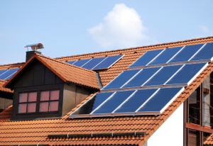 Tấm pin mặt trời có gây hư hại mái nhà không?